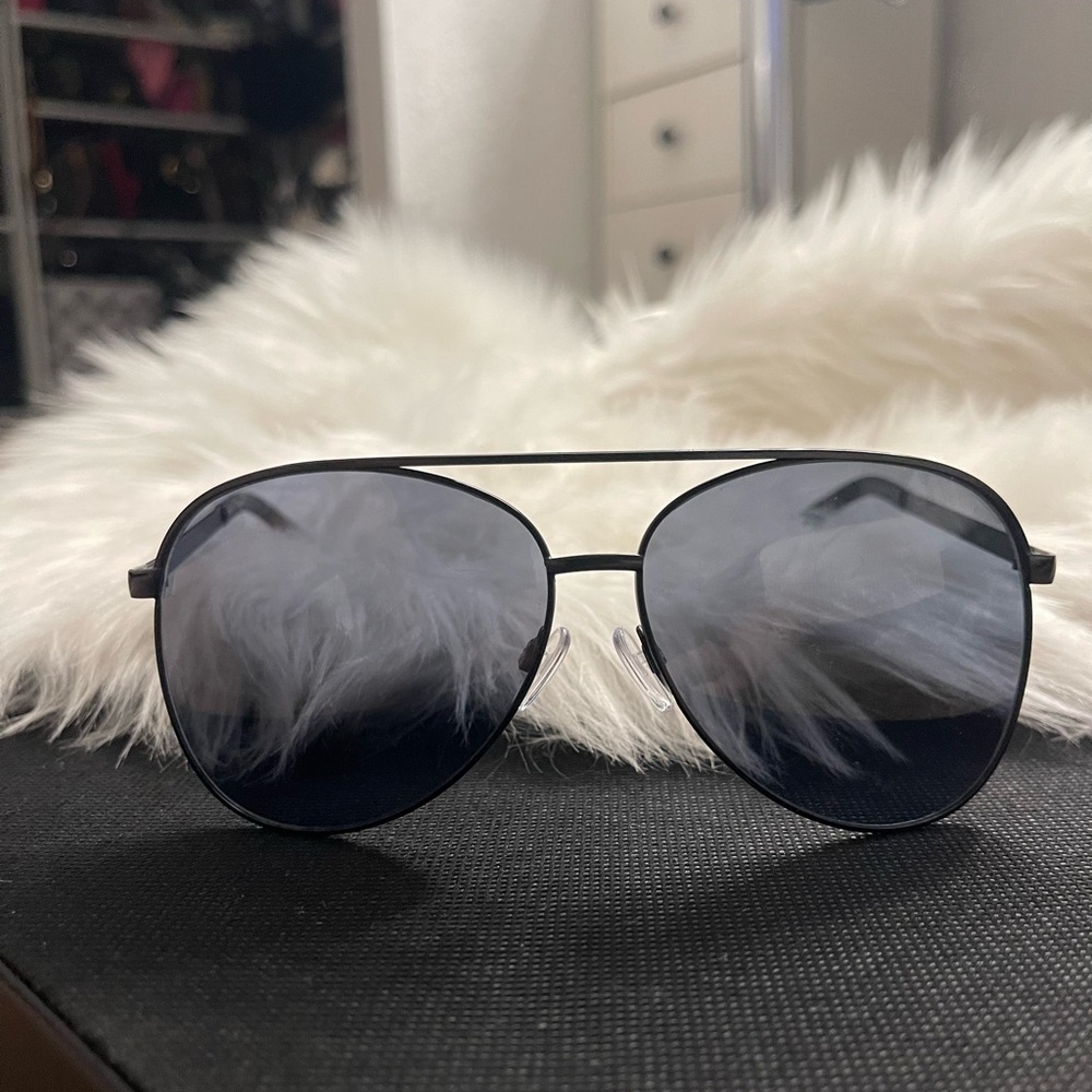 Stylish Black Aviator Sunglasses